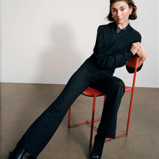 Amazon Essentials Women's High Stretch Flattering High-Rise Flare Jeans